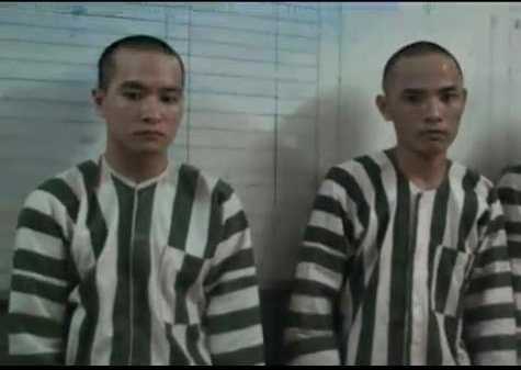 'Quái xế' say xỉn kẹp ba, đánh CSGT thoát thân