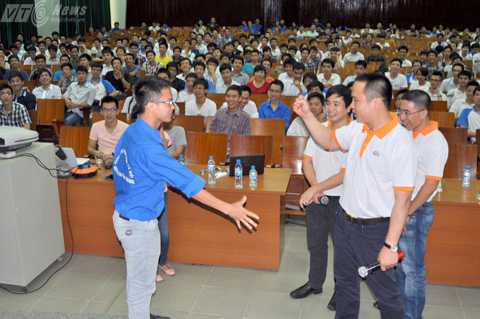 ‘GS Xoay’, CEO công nghệ lôi cuốn nghìn sinh viên
