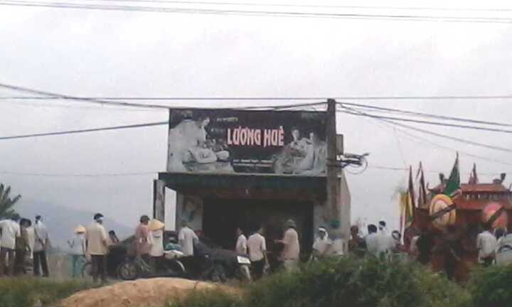 Hoảng sợ phát hiện xác chị gái trong chum đựng lúa