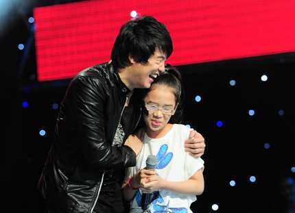 The Voice nhí: Thanh Bùi kém hoạt ngôn nhưng ‘ăn may’