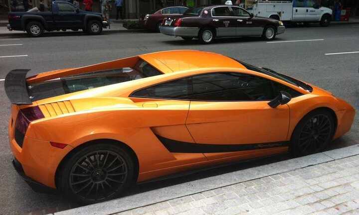 Đại gia tặng nhầm hàng triệu USD cho người lạ