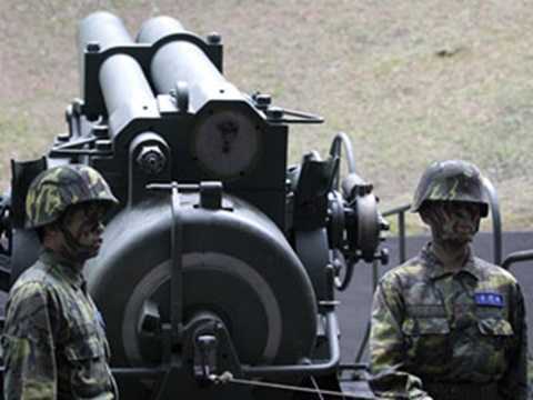 Đài Loan bác tin giảm nửa quân số