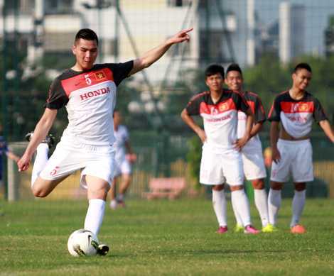 Nóng: Trung vệ Việt kiều xin rời U23 VN