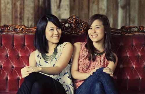 'Phát sốt' với chị em song sinh xinh đẹp, hát hay