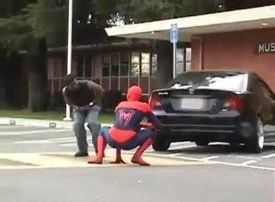 Clip: 'Người nhện' xuất đầu lộ diện, giải cứu người đẹp