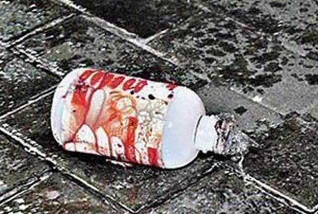 Hà Nội: Tạt xô axít 5 lít vào chồng giữa bến xe buýt