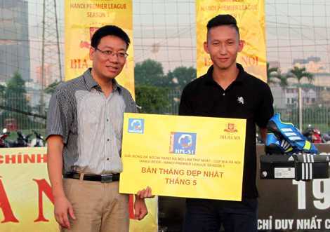 Sao V-League ‘ẵm’ giải siêu phẩm sân phủi