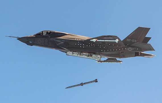 Xem 'quái vật' tàng hình Mỹ phóng thử tên lửa