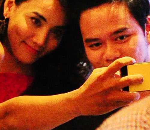 Trang Nhung lộ bạn trai, Angela Phương Trinh hở hang
