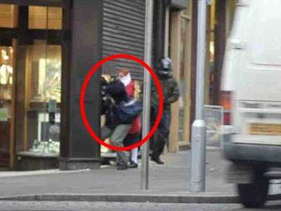 Clip: Cụ bà dũng cảm đánh đuổi cướp trên đường phố