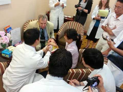 Bác sĩ Hoa Kỳ cứu bệnh nhân dị dạng hộp sọ