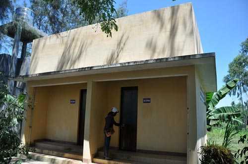 Nhà vệ sinh tiền tỷ: Nhiều câu hỏi 'không thể' trả lời