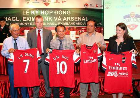 Arsenal sang VN: Dễ bị hủy hợp đồng