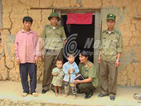 Nỗi đau của cậu bé vô thừa nhận trong một thảm án