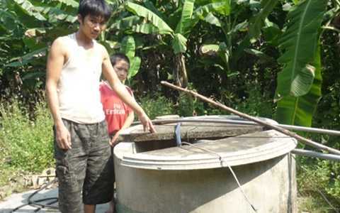 Bị đổ thuốc diệt cỏ xuống giếng, cả nhà hoang mang