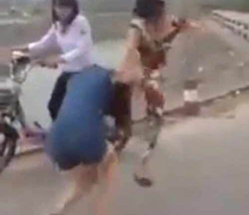 Nữ sinh mặc sành điệu, 'giải quyết' bạn kiểu giang hồ