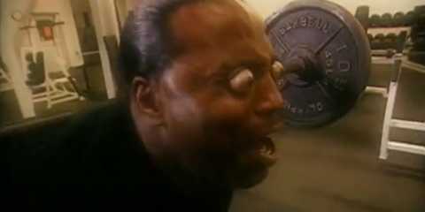 Clip: Hướng dẫn gấp áo trong chưa đầy 2 giây