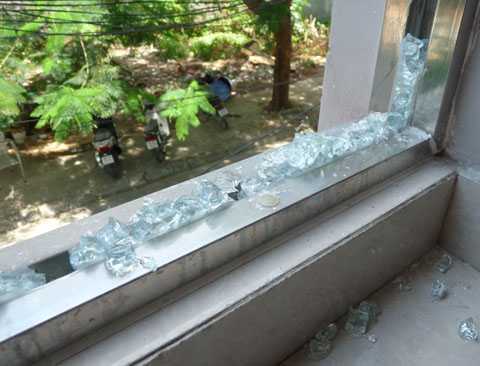 Đưa côn đồ uy hiếp cả nhà bạn thân