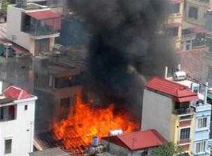 Tiếng kêu cứu thảm thiết trong ngôi nhà rực lửa