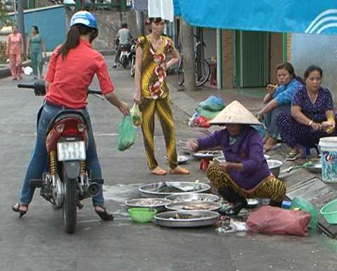 Đường Sài Gòn biến thành chợ lên truyền hình