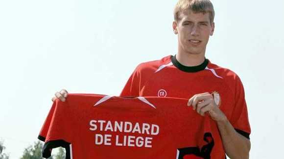 Thêm cầu thủ qua đời ngay trên sân