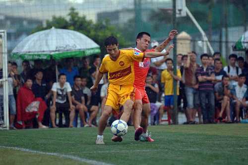 Quốc Vượng ‘dạt’ về sân phủi