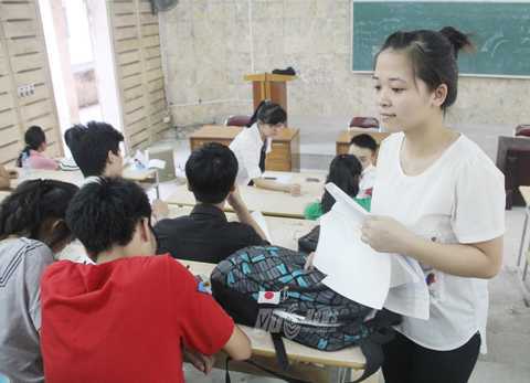 Lớp học thủ khoa khối V miễn phí hút sĩ tử