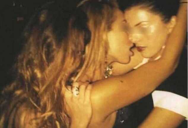 Hé lộ các bữa 'tiệc thác loạn' xa xỉ của Berlusconi