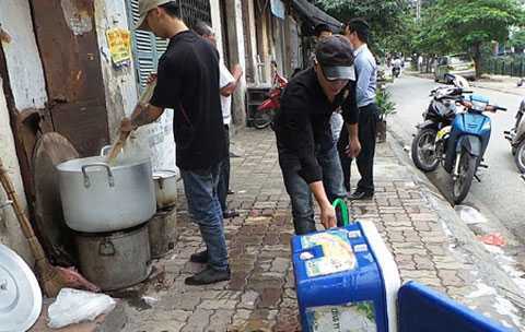 Giang hồ cộm cán 'rửa tay gác kiếm' nấu cháo từ thiện