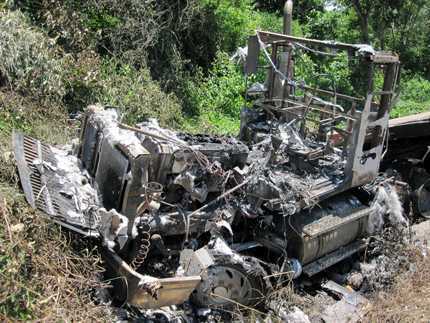 Xe container cháy rụi khi đổ đèo