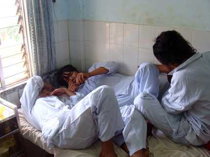 Nhậu trứng 'cậu ông trời', 11 người thương vong