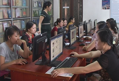 Phụ nữ nông thôn có cơ hội tiếp cận Internet