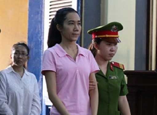 Ảnh: Nhan sắc nhợt nhạt của hoa hậu Mỹ Xuân tại tòa