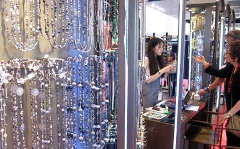 Trả lại túi kim cương 32 triệu USD bị bỏ quên