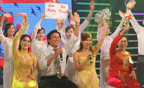 Hai gia đình tài tử miền Nam ‘đại chiến’ giành tấm vé