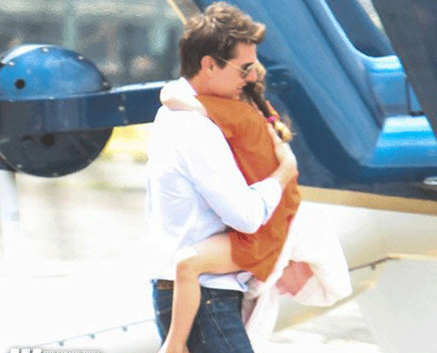 Tom Cruise chi 50 nghìn USD một tháng để bảo vệ con gái