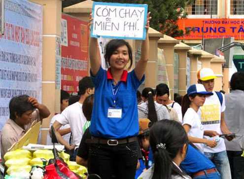 5.000 suất cơm miễn phí cho sĩ tử thi đại học