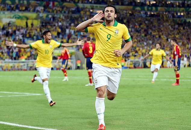 Hạ gục Tây Ban Nha, Brazil lên đỉnh thế giới