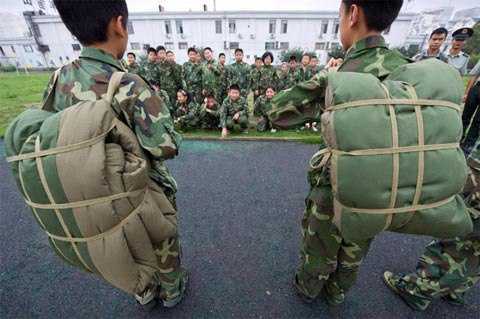 Xem 'binh sĩ nhí' Việt Nam rèn luyện