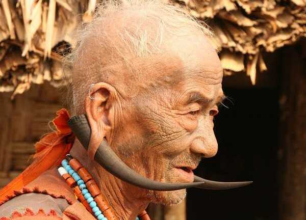 Khám phá 'địa ngục xanh' với những kẻ săn đầu người