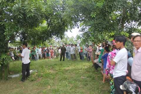 TP.HCM: Xác người treo lơ lửng trên cành cây