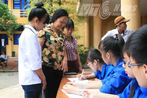 Hàng nghìn suất ăn, ở miễn phí cho sĩ tử Hải Phòng