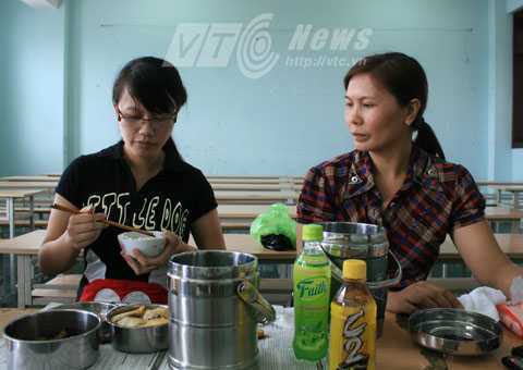 Giấc mơ giảng đường của nữ sinh liệt nửa người