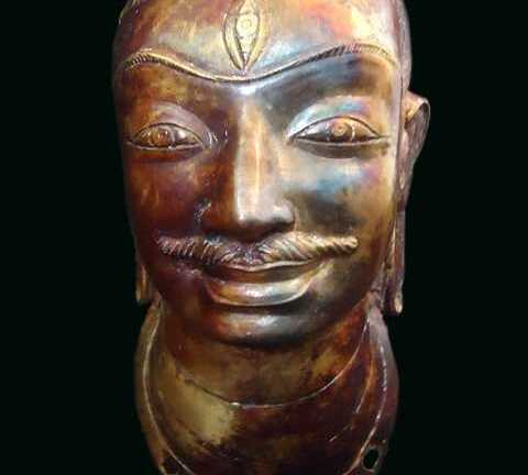 Ly kỳ đào vườn được tượng vàng vô giá