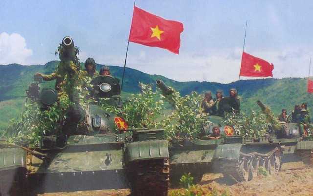 Video: Tăng thiết giáp tái hiện chiến thắng Khe Sanh