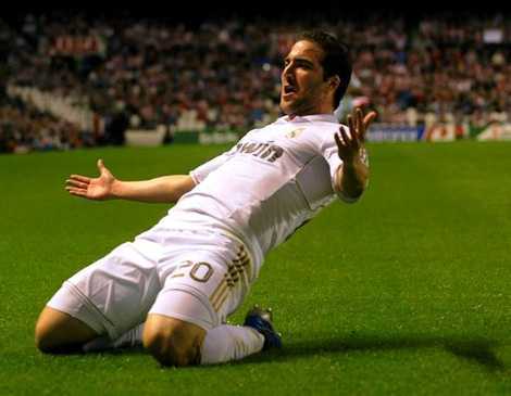 Chủ tịch Real chặn đường tới VN của Higuain