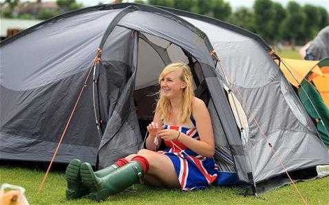 Fan cuồng 40 năm xếp hàng mua vé