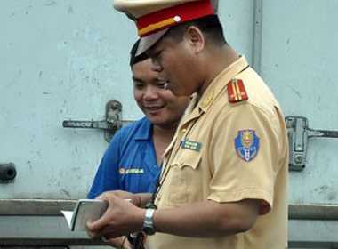 Ép doanh nghiệp trả tiền nhậu, trạm phó CSGT mất chức