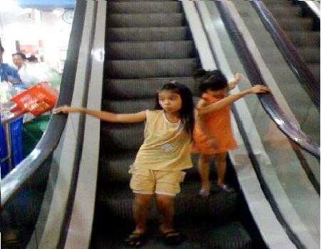 Đi siêu thị, mất...2 ngón tay