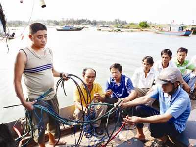 Video: Tàu cá Quảng Ngãi bị cướp tài sản ở Hoàng Sa